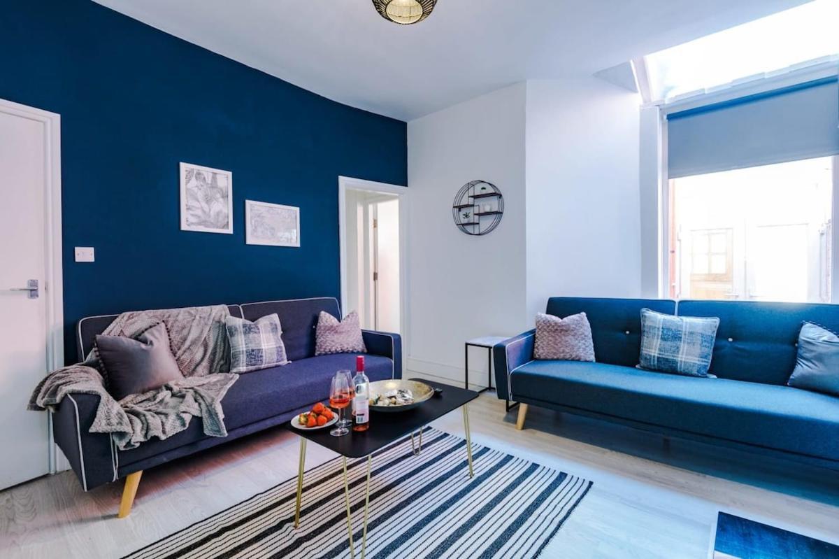 Large 4 Bedroom Home With Free Parking Near Mediacityuk Manchester Extérieur photo