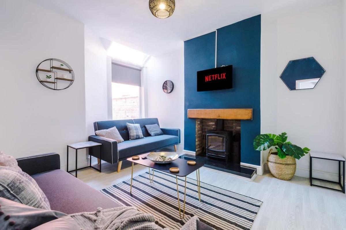 Large 4 Bedroom Home With Free Parking Near Mediacityuk Manchester Extérieur photo