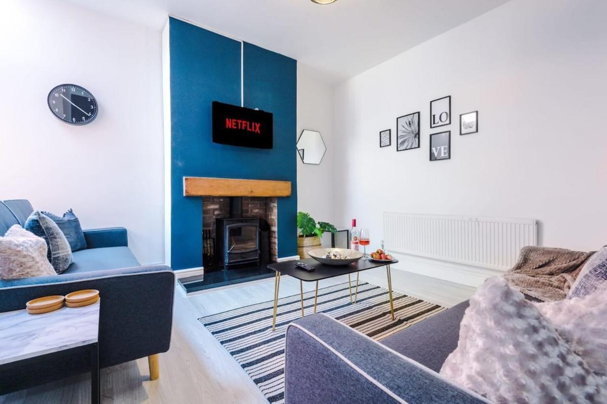 Large 4 Bedroom Home With Free Parking Near Mediacityuk Manchester Extérieur photo