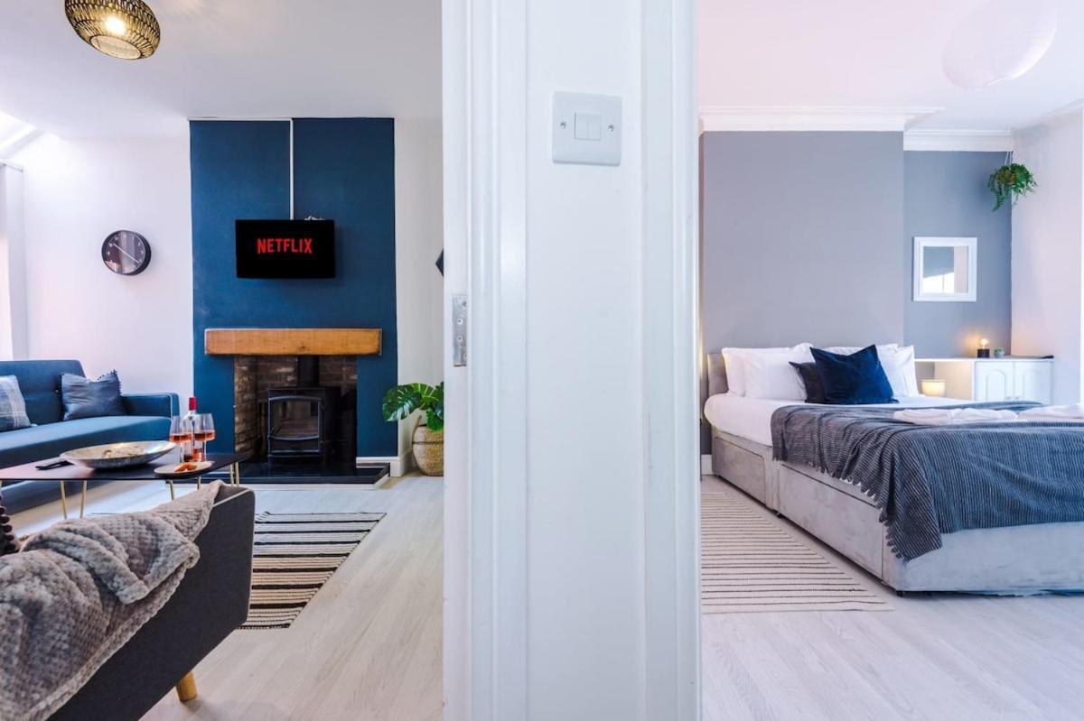 Large 4 Bedroom Home With Free Parking Near Mediacityuk Manchester Extérieur photo